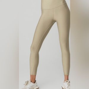 Alo Airbrush Leggings Size Medium in California Sand